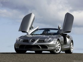 Mercedes Benz SLR McLaren Doors Open