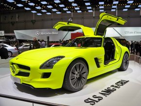 via new.mercedes-benz.uk.co